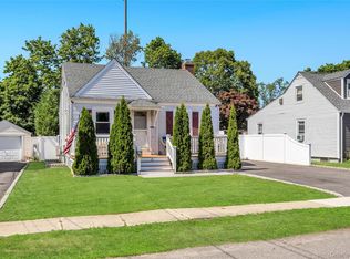 11 Irving Pl, Islip Terrace, NY 11752