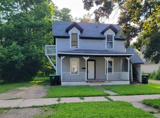 913 8th St E #1 & 2, Menomonie, WI 54751