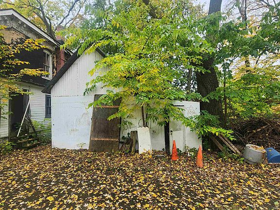 3rd image of 123 Lambert Ct