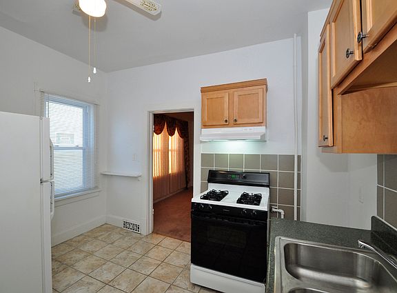 5th image of 419 N Ash St #1