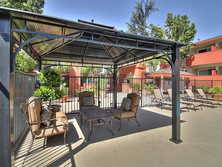 The Californian Apartments — Photo 13