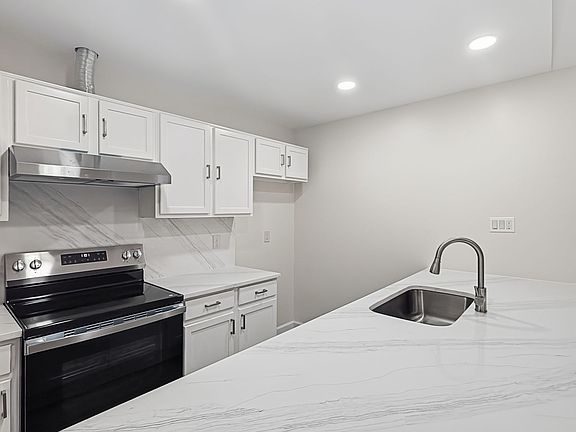 4th image of 920 Carom Way