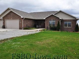 2559 400th St SW, Oxford, IA 52322