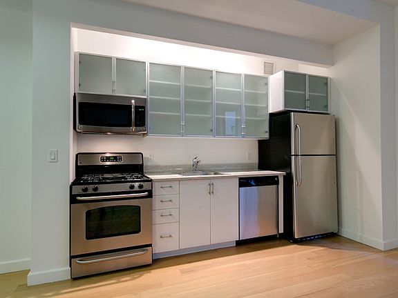 4th image of 37 Wall St APT 10D