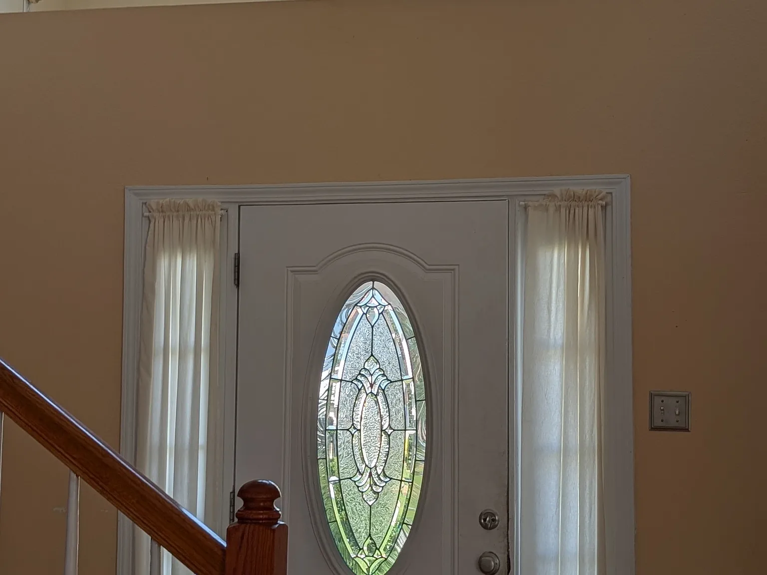 3 bed, 2.5 bath, 2055 sqft, $2,400 — Photo 2