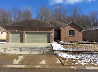 53754 Heritage Ln, New Baltimore, MI