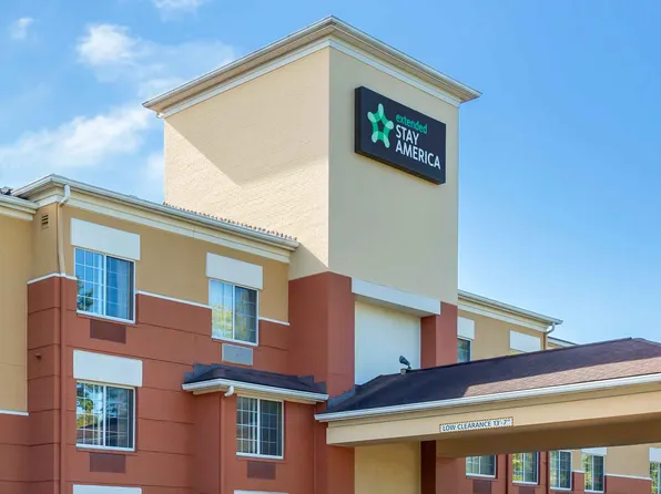 Cleveland - Airport - North Olmsted, 24851 Country Club Blvd, North Olmsted, OH 44070