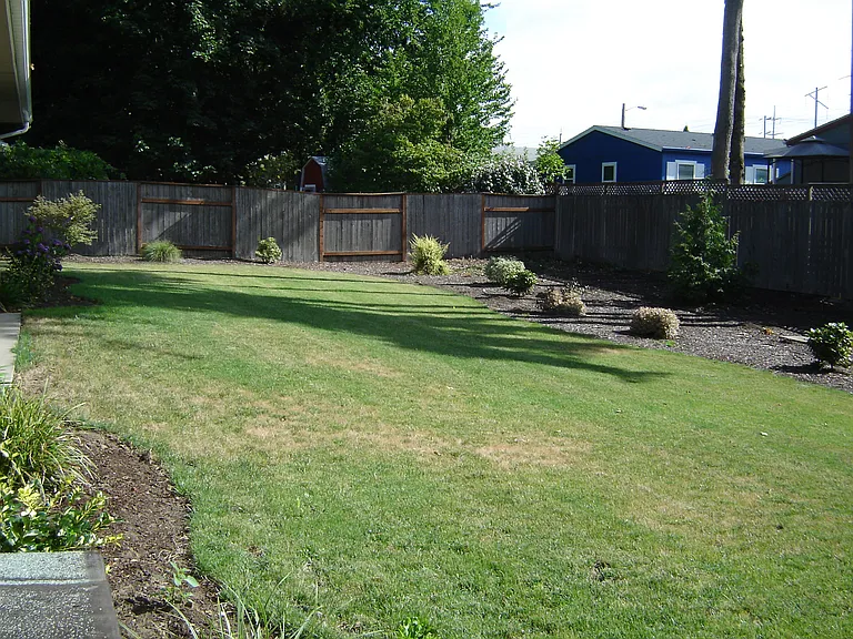 6308 Woodlawn Dr NE — Photo 3