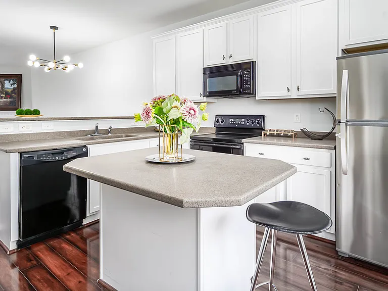 308 Kinellan Ln — Photo 8