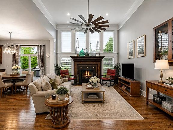 2nd image of 10515 N Michigan Ave