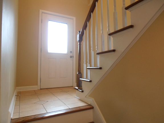 2nd image of 3725 Piccadilly Ln SW