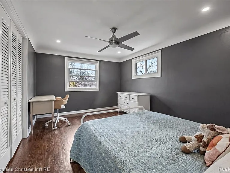 956 Northlawn Blvd — Photo 20