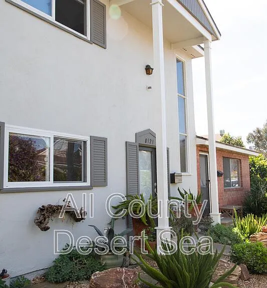 8121 Foxhall Dr — Photo 1