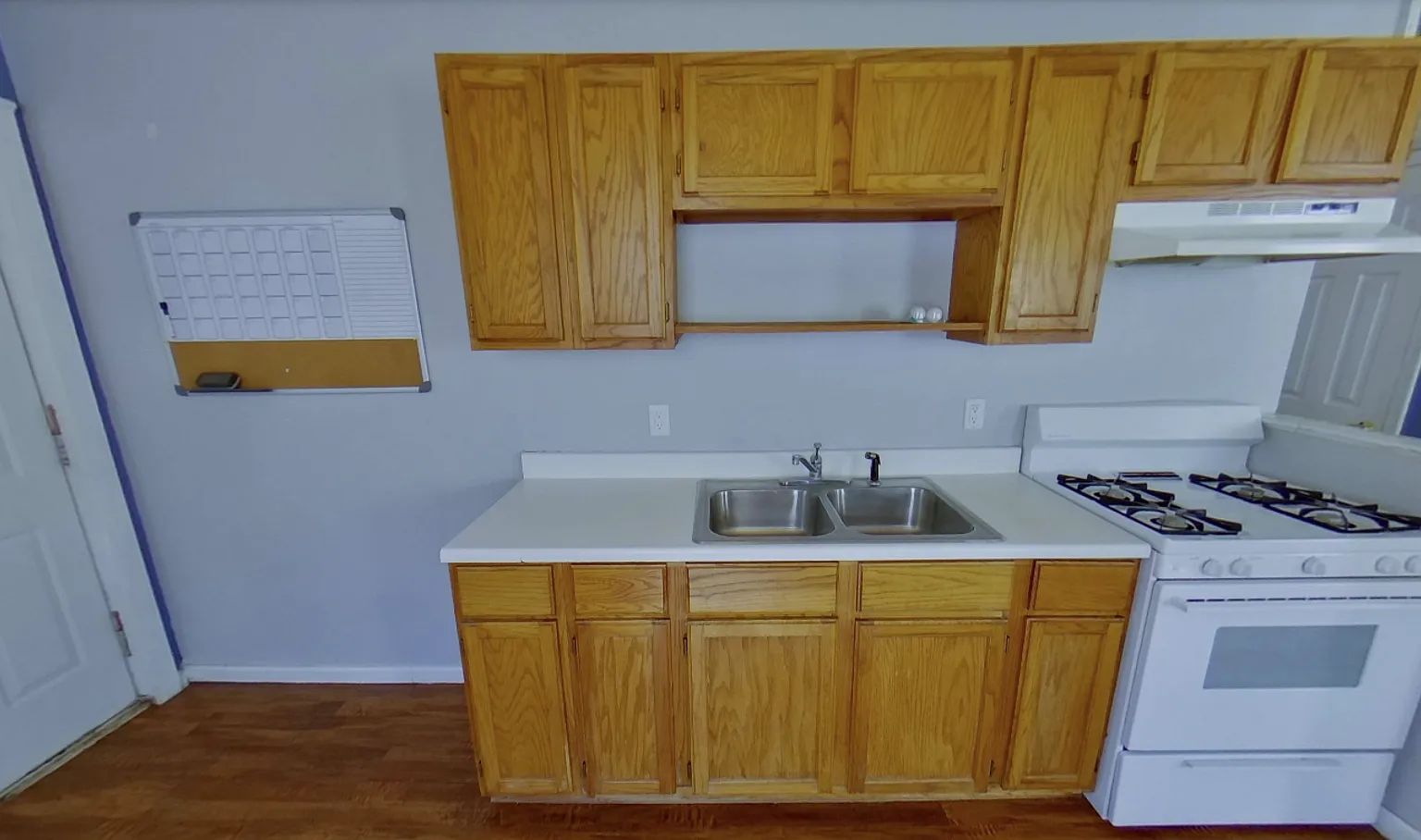 3D Tour Available - Updated Duplex + Washer & Dryer + Off-Street Parking! Available November 3rd! — Photo 3