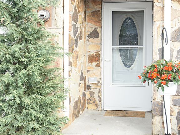 2nd image of 246 Carlyle Grn