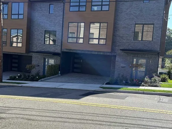 254 4th St, Palisades Park, NJ 07650