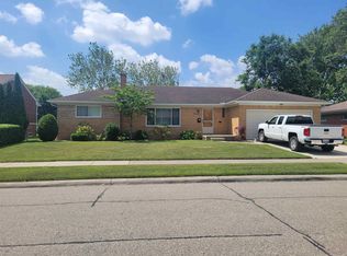 22700 Barton St, Saint Clair Shores, MI 48081