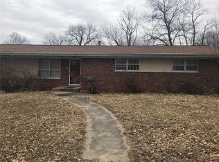 2 Vandor Ct, Belleville, IL 62226