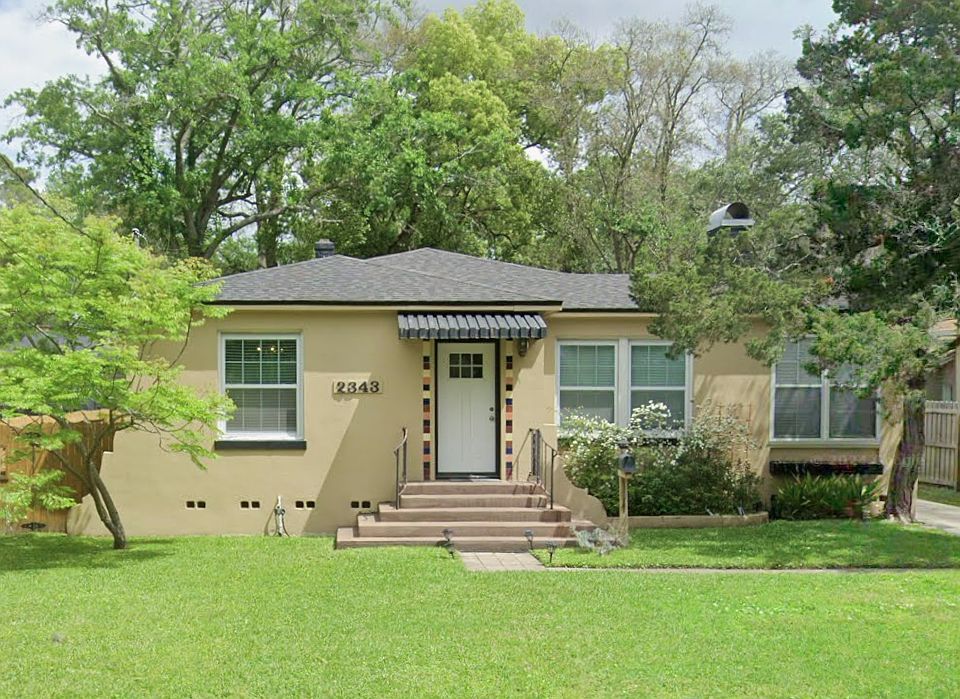1st image of 2343 Broadmoor Ln