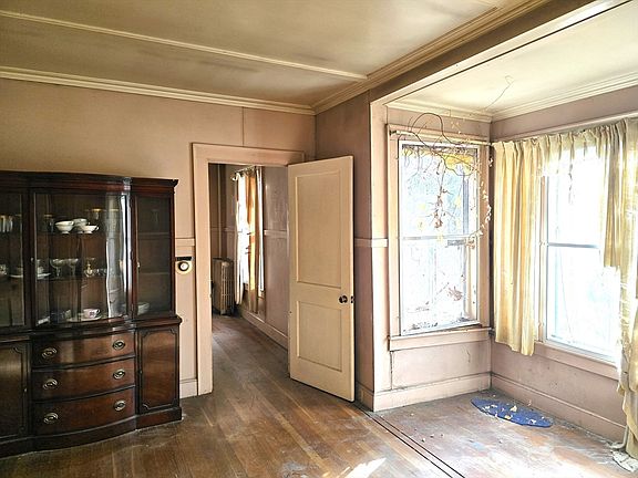 5th image of 182 Harrison St