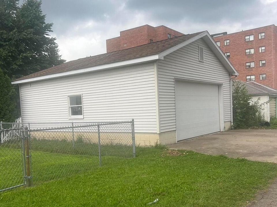 2nd image of 116 E 6th St