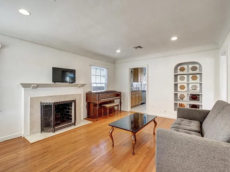 120 N 7th St — Photo 2