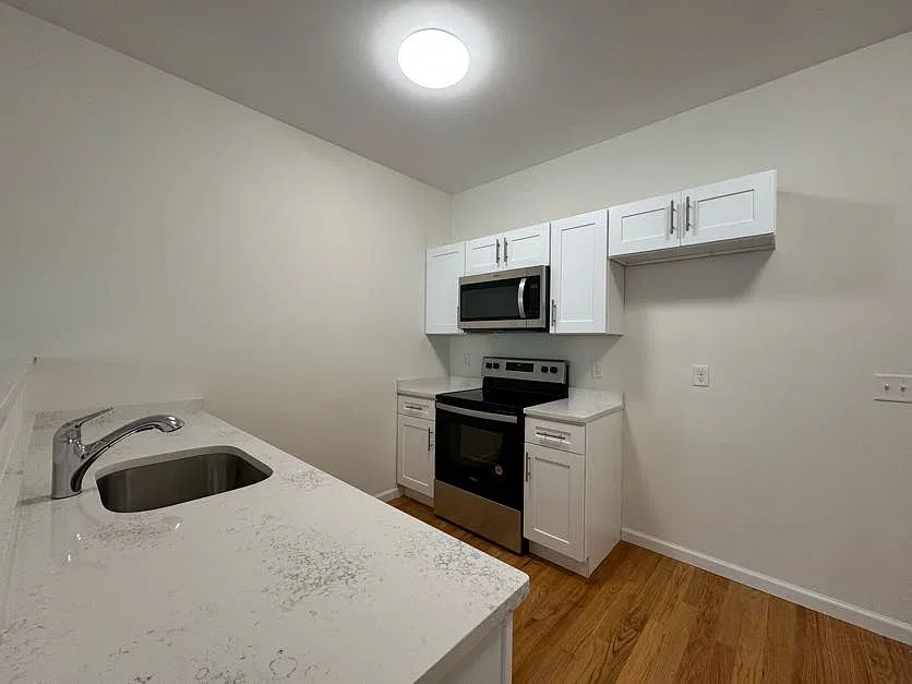 1 bed, 750 sqft, $1,949 — Photo 2