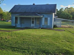 405 Walnut St, Stonefort, IL 62987