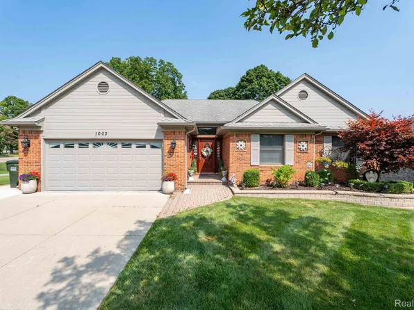 1003 Bembridge Dr, Rochester Hills, MI 48307