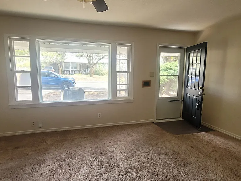 1807 Maple St — Photo 3