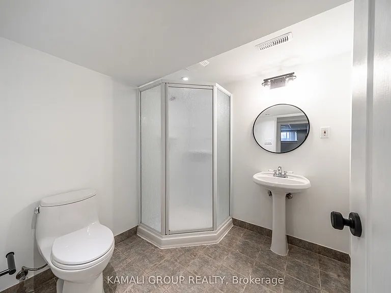 714 Gilbert St W #BASEMENT — Photo 11