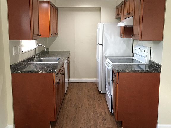 4th image of 301 SW 12th Ct APT 1