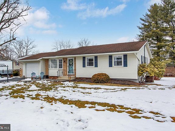 3rd image of 181 Woodcrest Dr
