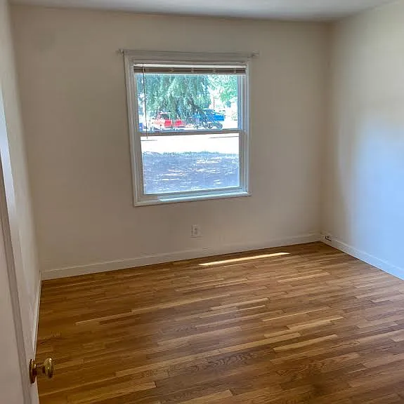 1042 Winchester Ave — Photo 16