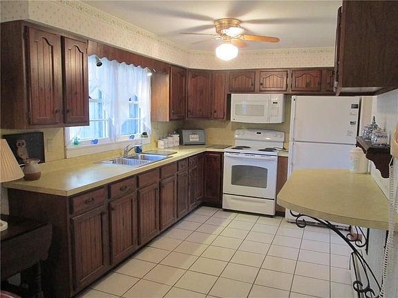 4th image of 35 Oakwood Ln