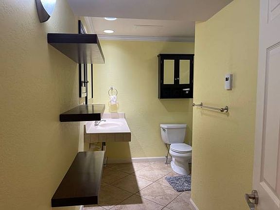 5th image of 1826 College Manor Dr
