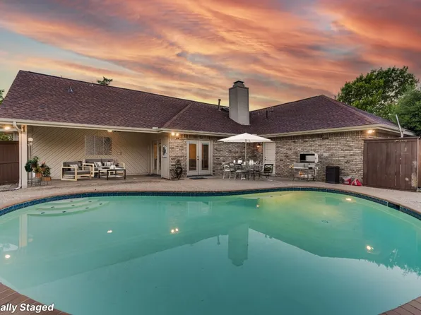 349 Windy Meadow Dr, Cedar Hill, TX 75104