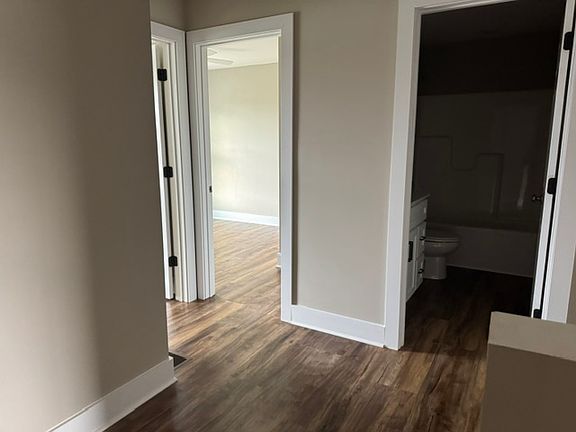 4th image of 1355 Woodlawn Rd #402