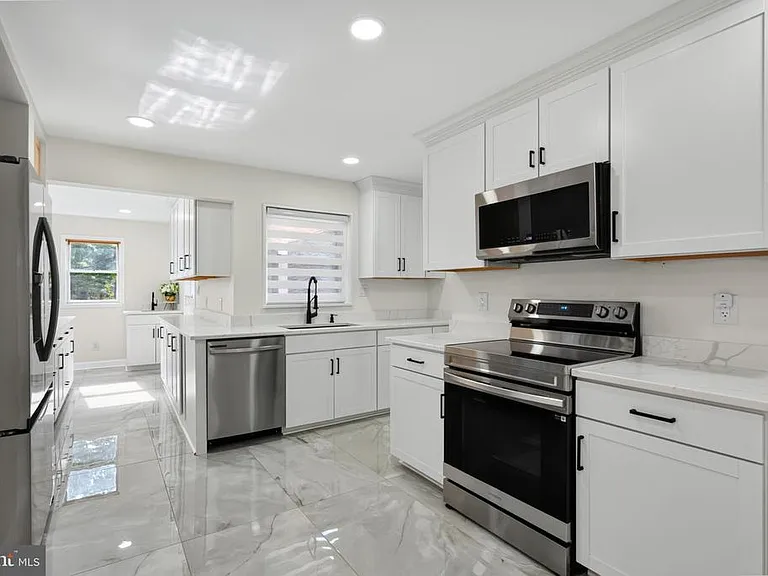 6206 Hillview Ave — Photo 2