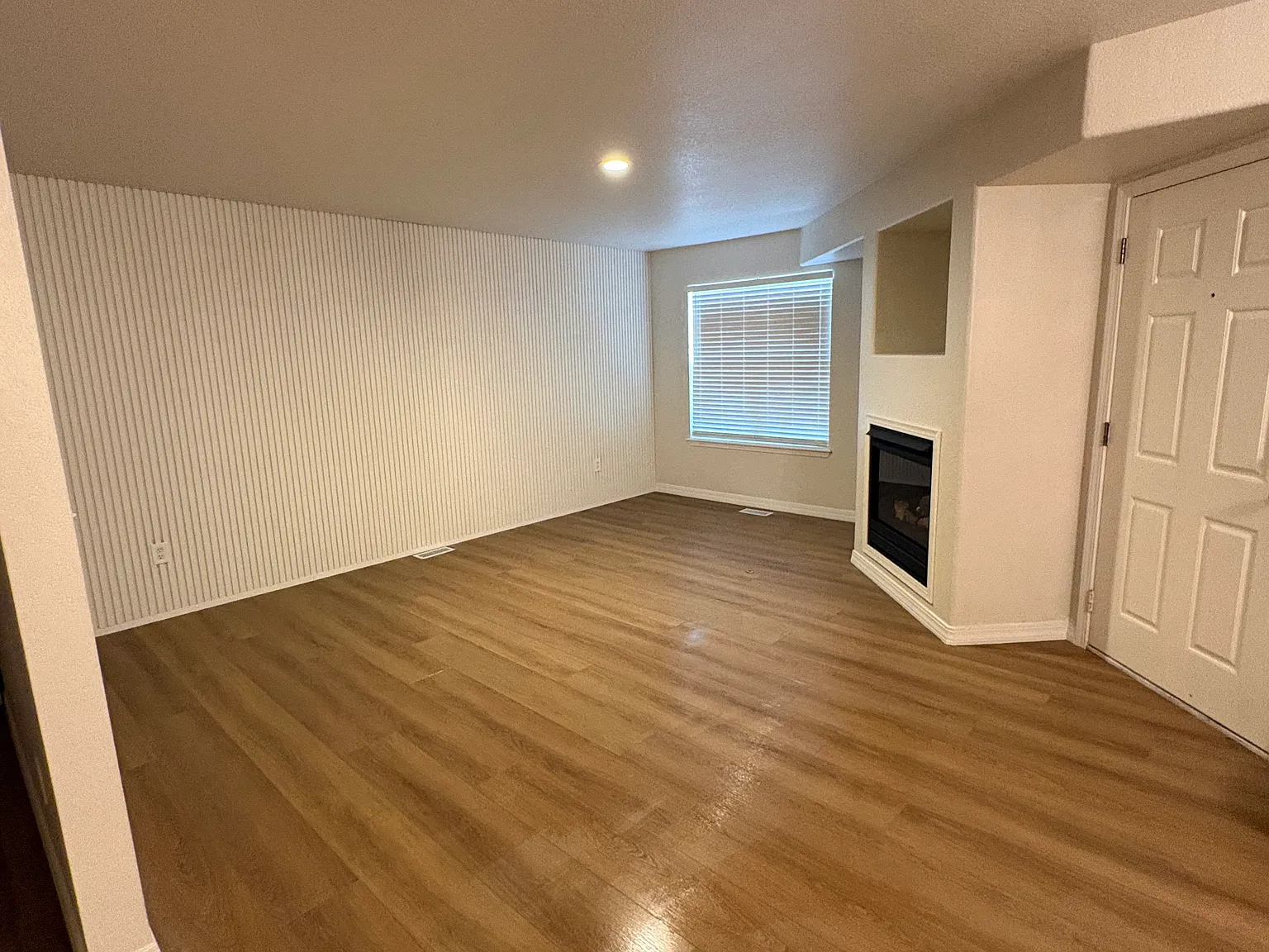 2 bed, 1870 sqft, $2,415 — Photo 2