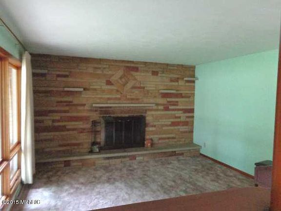 5th image of 308 Claremont St