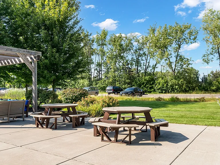 Shoreview Grand — Photo 29