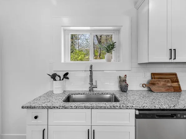 42 Washington St, Monson, MA 01057