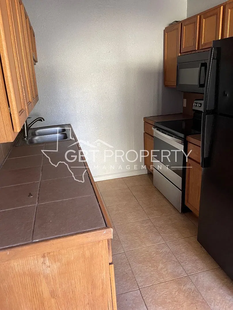 APT02-COLEMAN — Photo 2