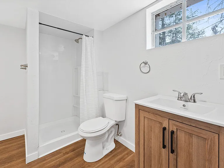 8004 E Broadway Ave — Photo 24