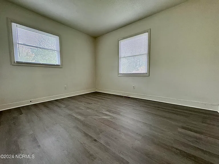 219 Stratford Rd — Photo 15