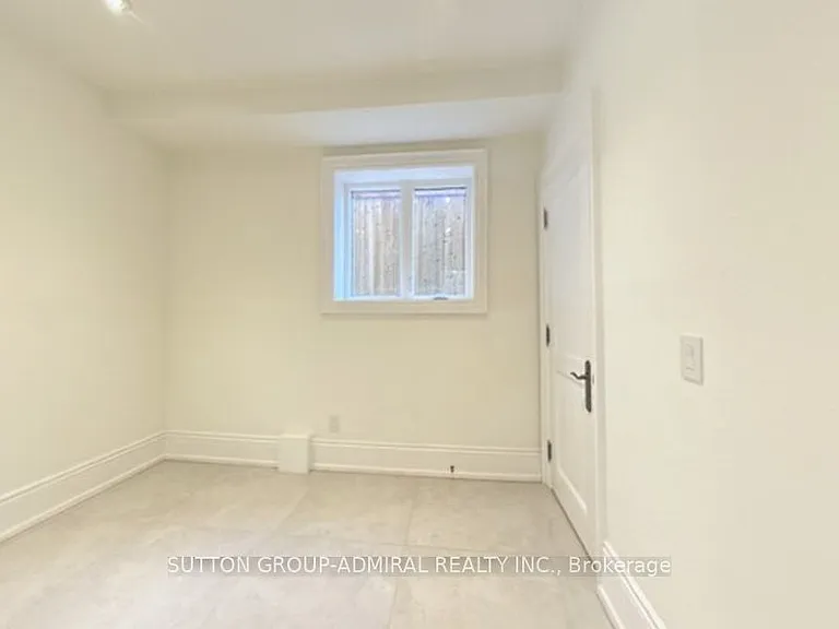 305 Finch Ave E — Photo 24