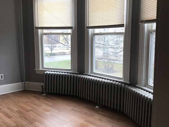 4th image of 174 Ash St APT 1R