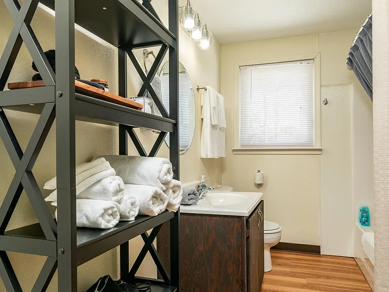 Bahtroom with lots of linen storage