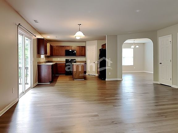 4th image of 197 Woodcreek Ln